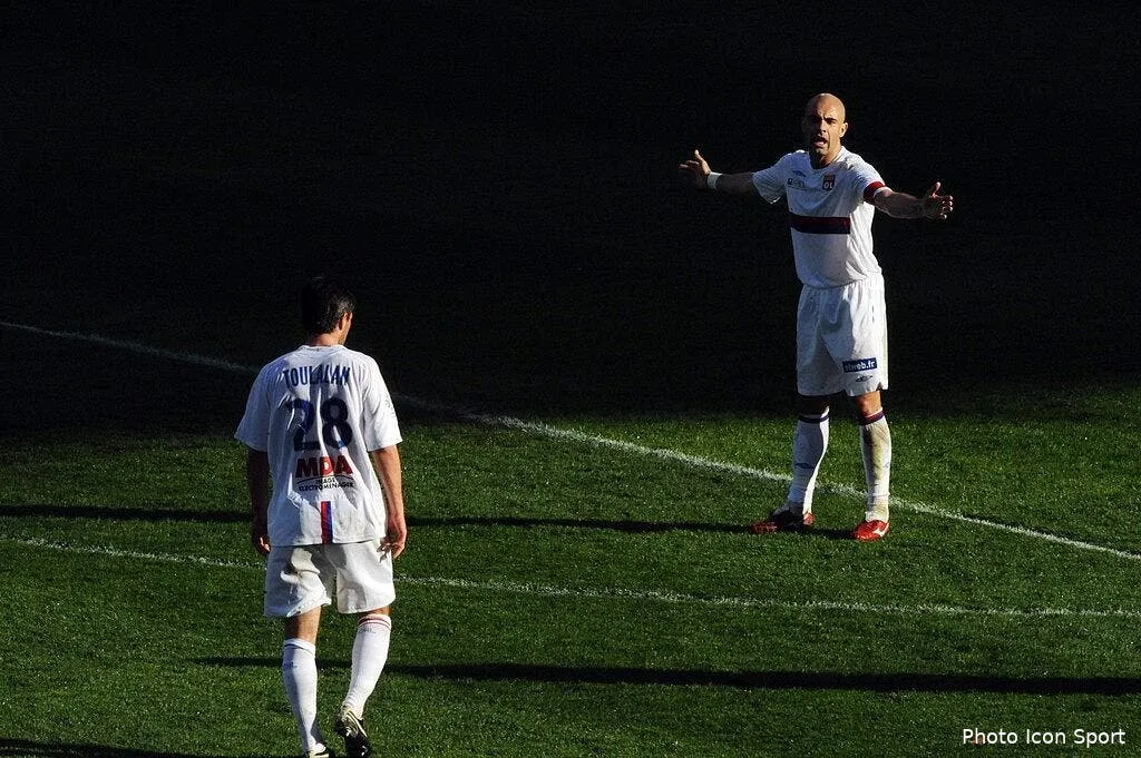 toulalan pourrait pousser cris sur le banc 69920 17845