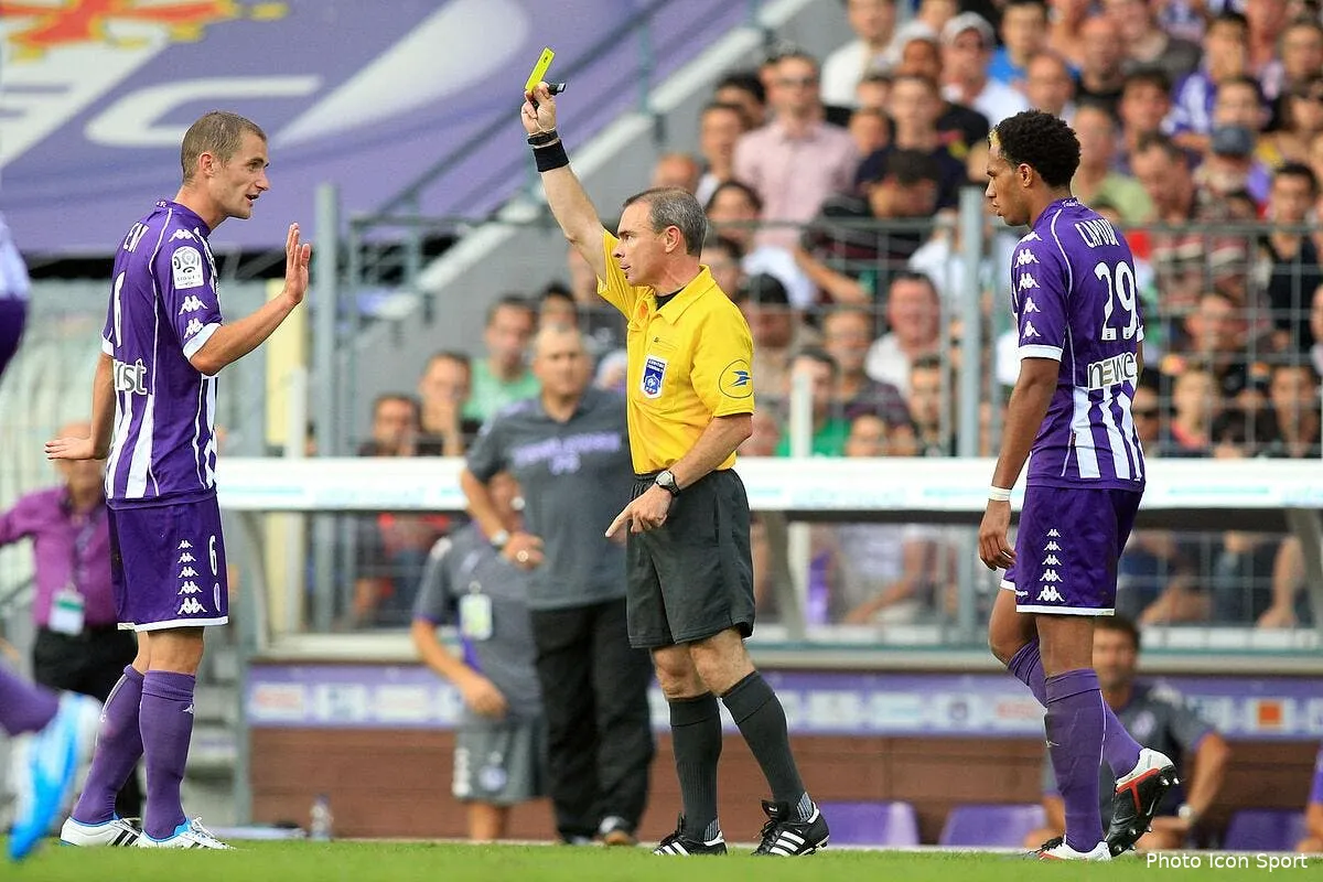 toulouse paye cher sa mauvaise reputation aupres des arbitres iconsport blo 280811 05 8933394