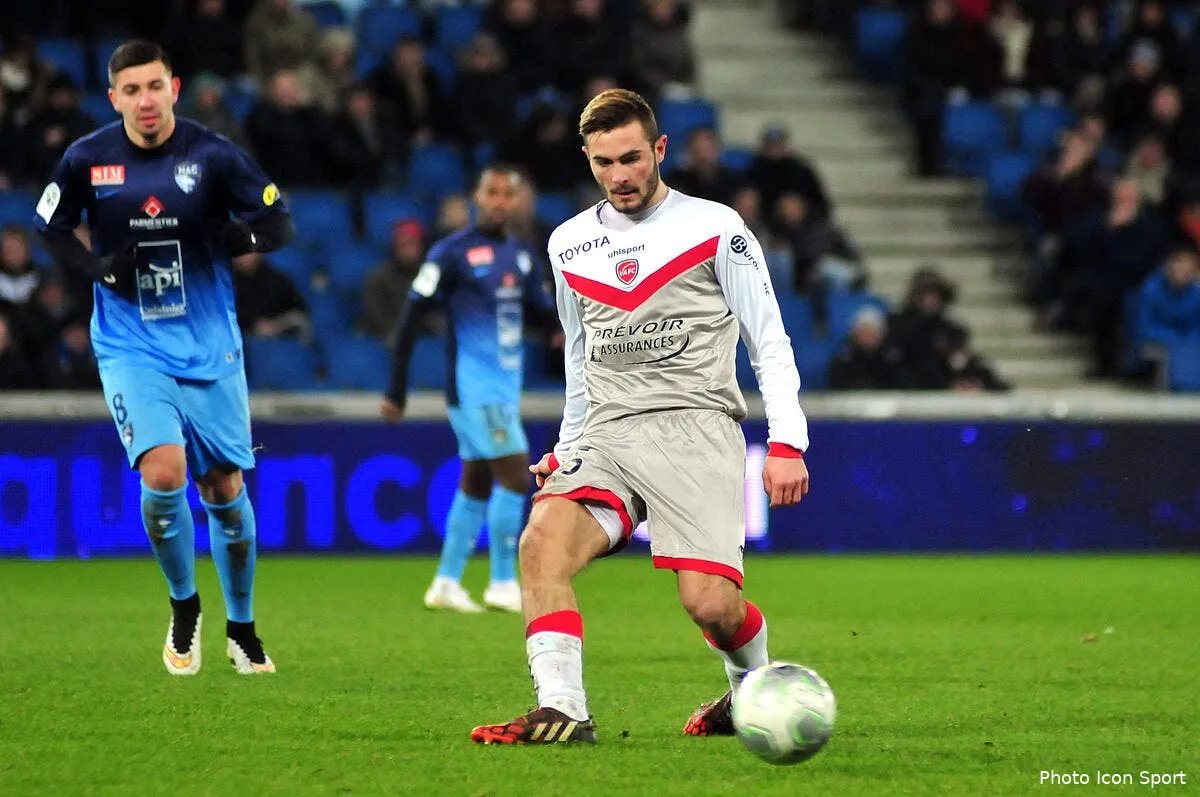 tousart ne veut ni aller a l ol ni a liverpool iconsport leb 020215 05 18 1117129