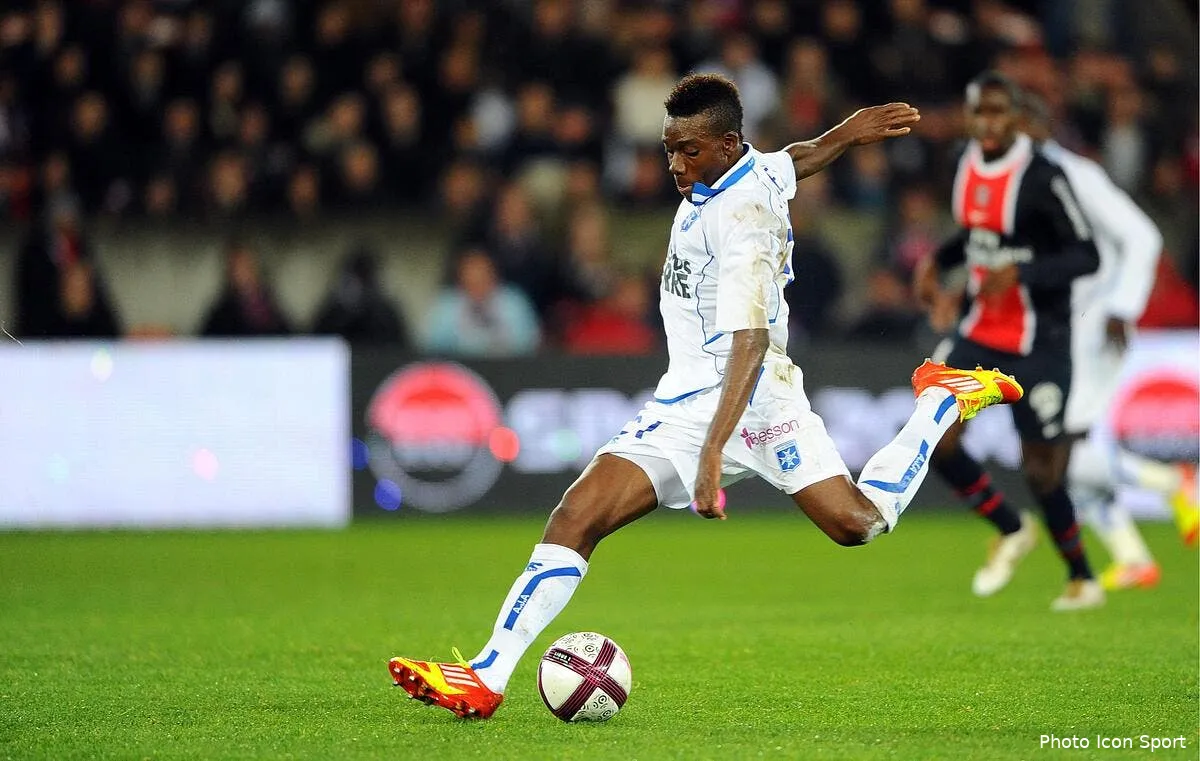 traore blesse le cauchemar continue pour auxerre iconsport winp 041211 18 0230479