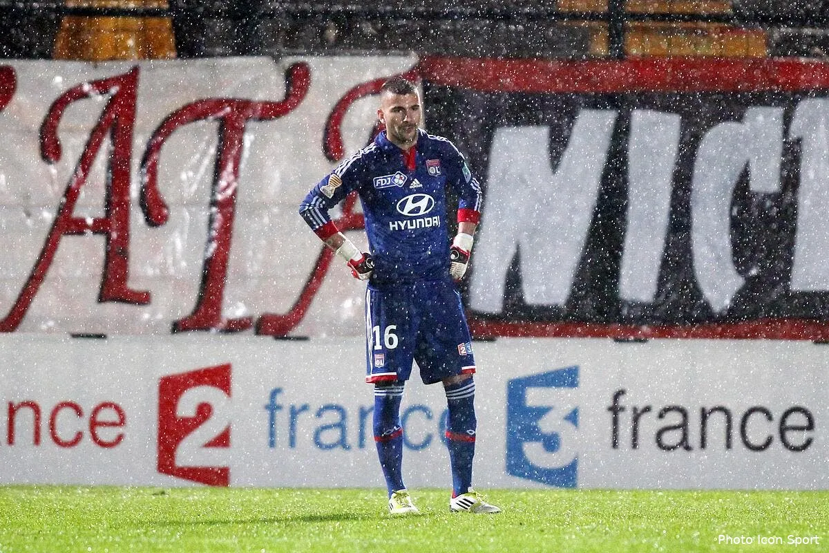 trois buts dans la musette avec l ol pas suffisant pour decourager lopes iconsport blo 311012 05 0342029