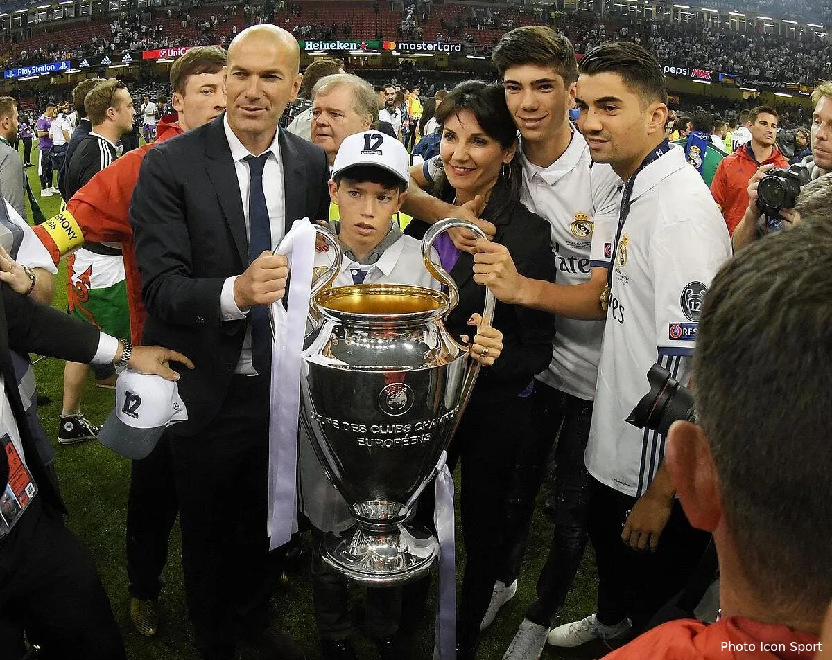 trophee the best fifa zinedine zidane elu meilleur entraineur du monde iconsport icon liv 030617 41 11197469