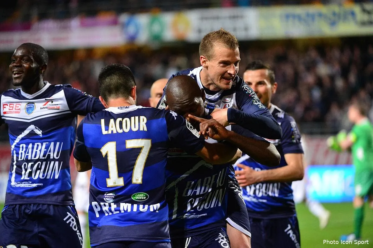 troyes champion de l2 en gagnant a nimes iconsport win 280415 02 12110329