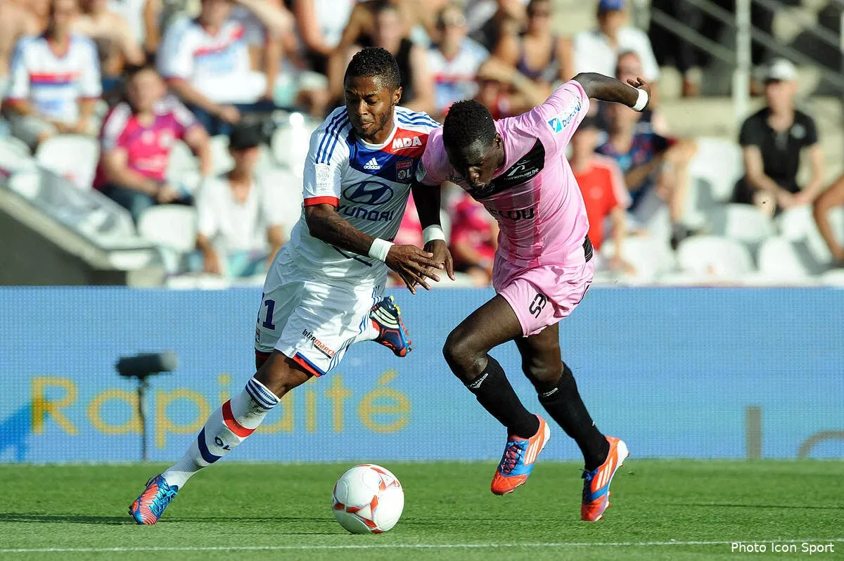 troyes fulmine contre l arbitre apres sa defaite a lyon iconsport jpt 180812 04 1738687