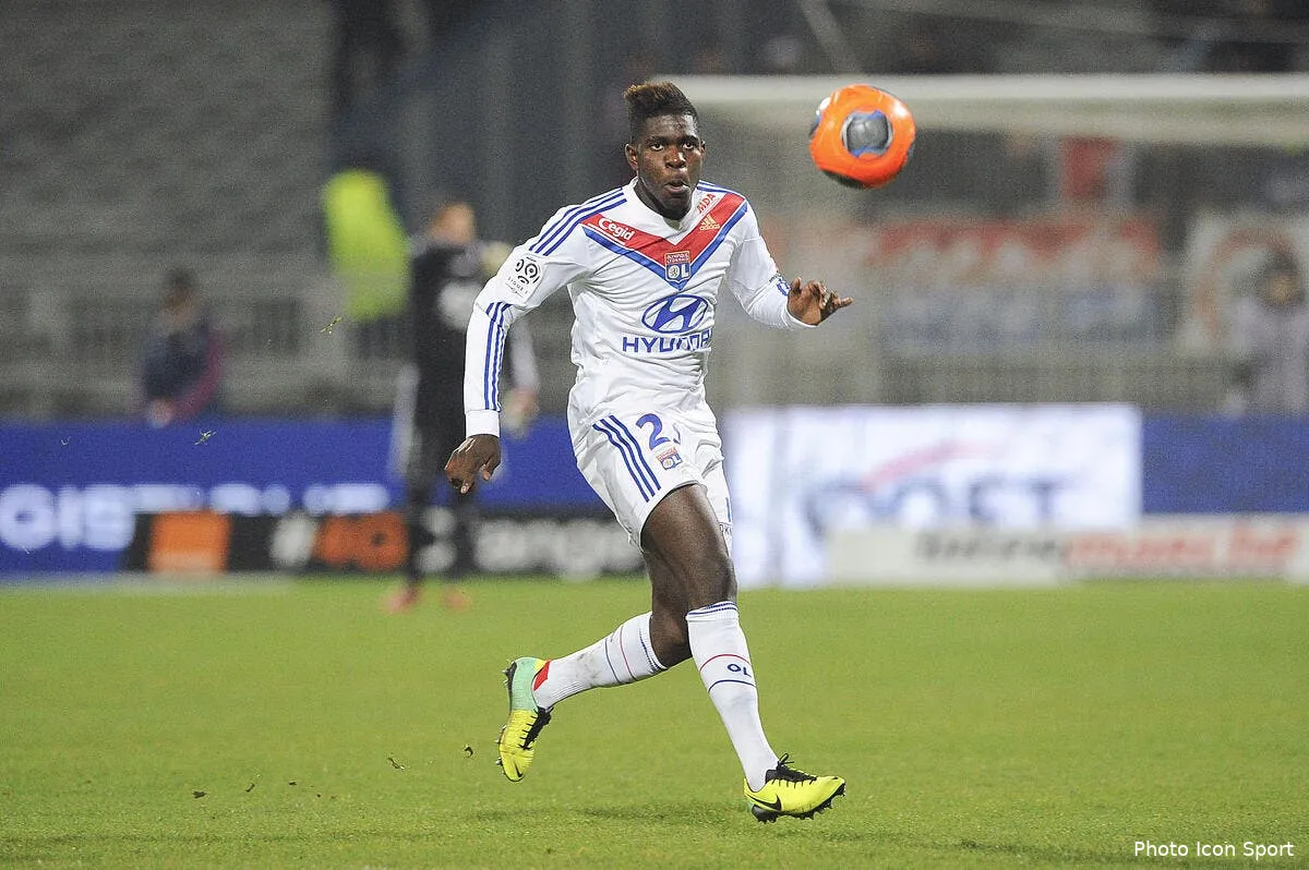 umitit fait marche arriere avec sa maserati a l ol iconsport jpt 051213 38 6472605