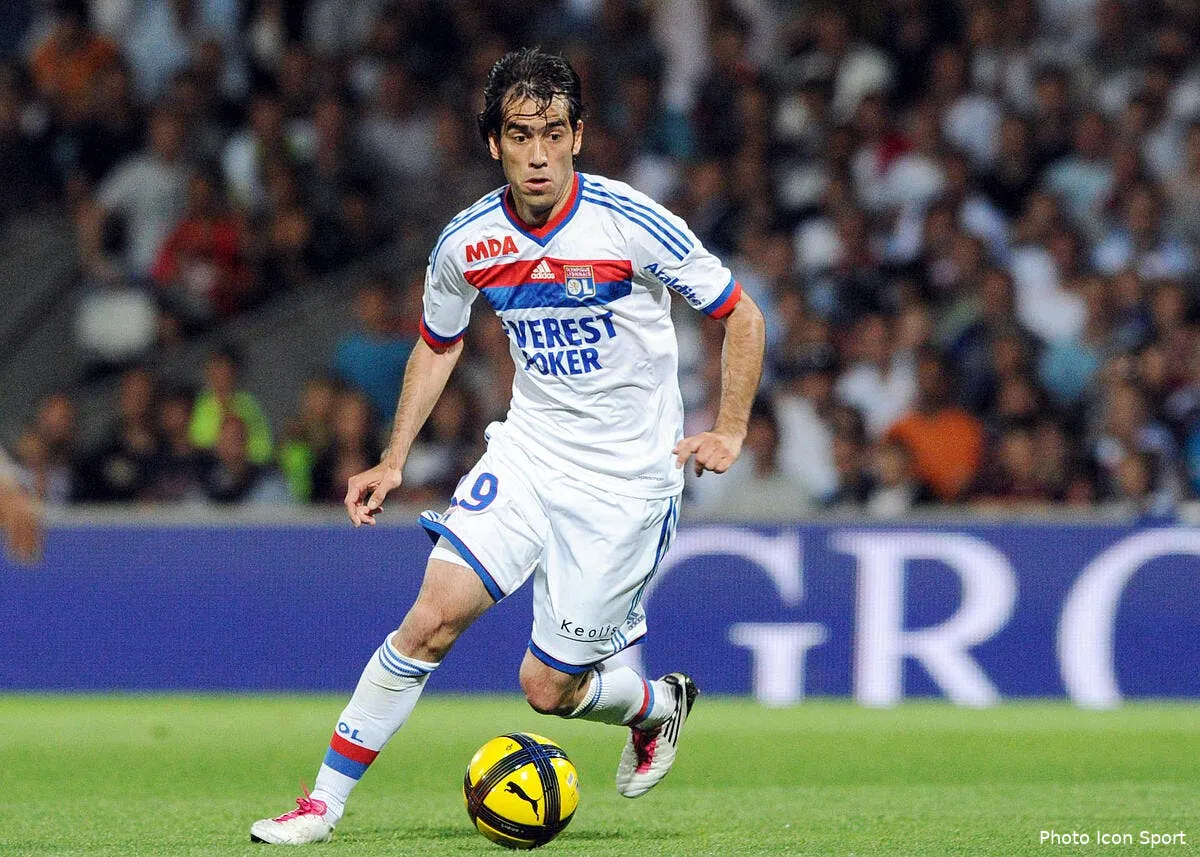 un ancien joueur de l ol detrone messi delgado72397