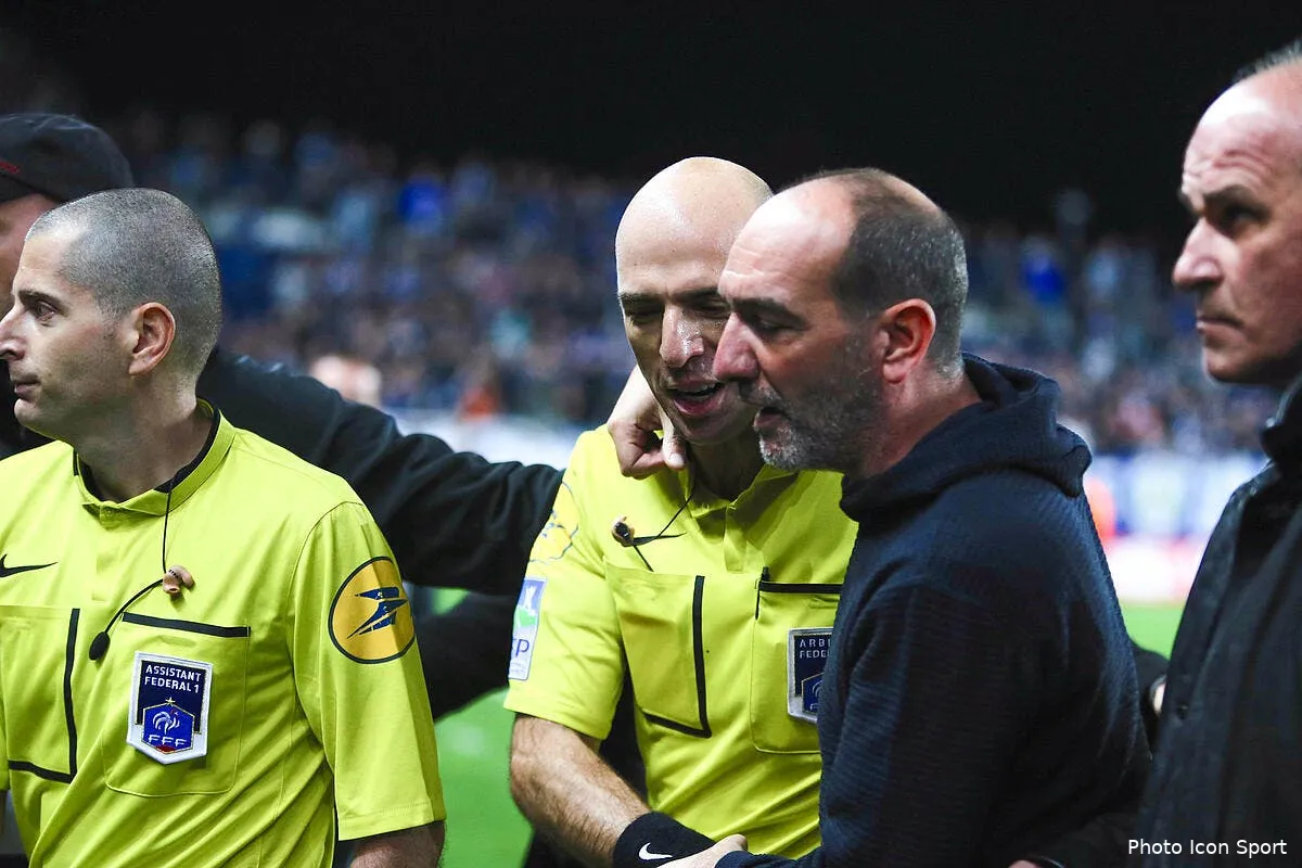 un arbitre incorrect impossible selon leur patron iconsport mae 031214 03 0198473