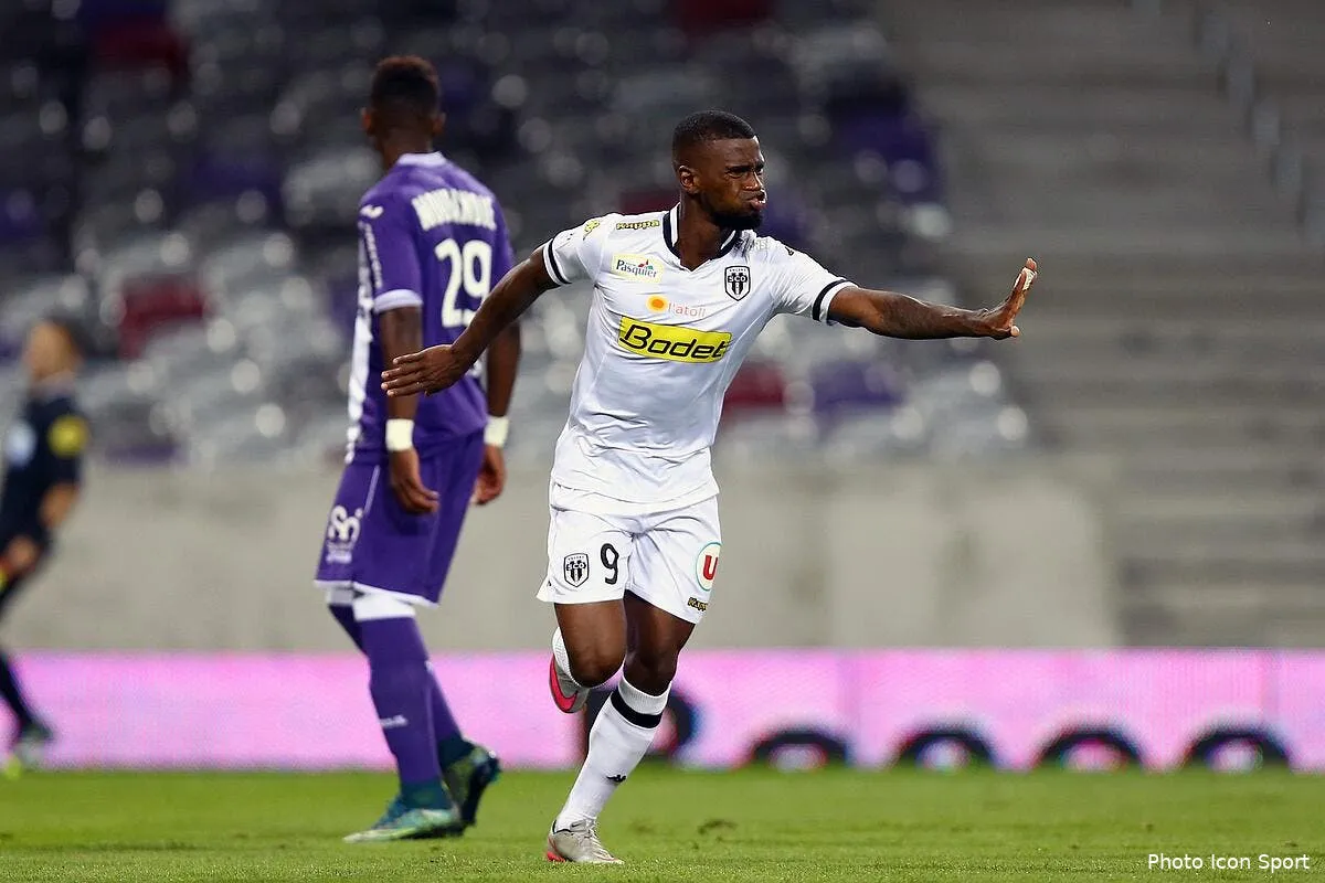 un attaquant d angers fait vibrer l asse abdoul camara128367
