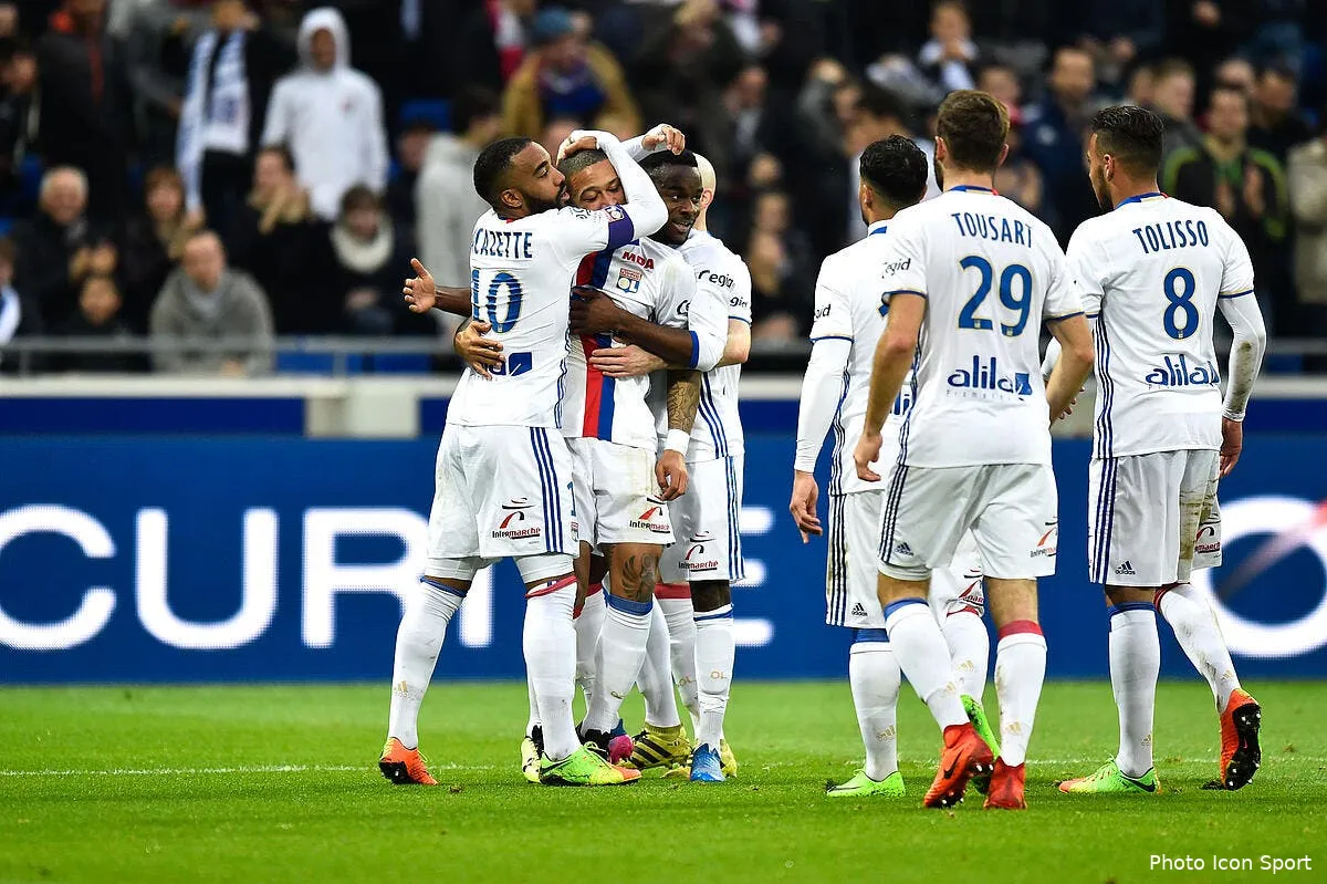 un chef d oeuvre de depay et lyon s eclate iconsport laf 260217 02 01173544