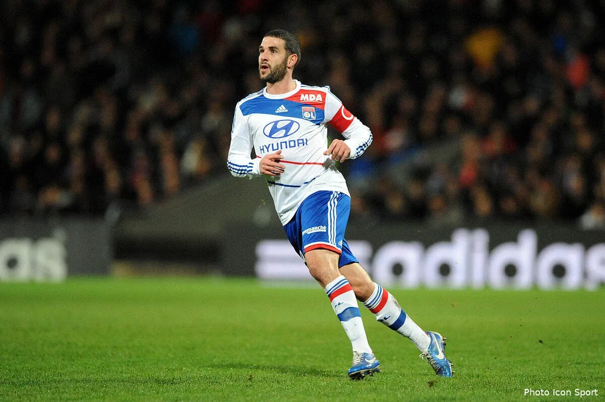un emissaire de la juventus pour lisandro a va ol iconsport jpt 231212 69 3748477