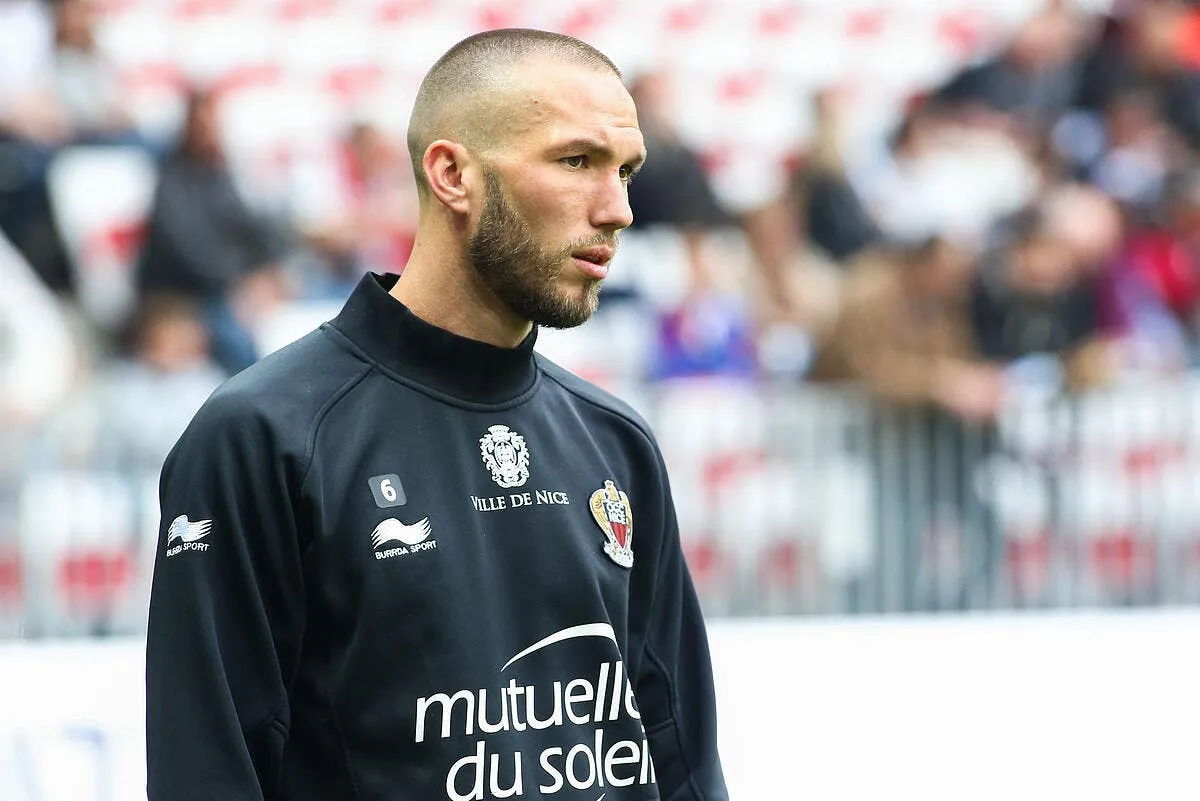 un etonnant changement au milieu de terrain a l om iconsport hao 180415 03 04115093