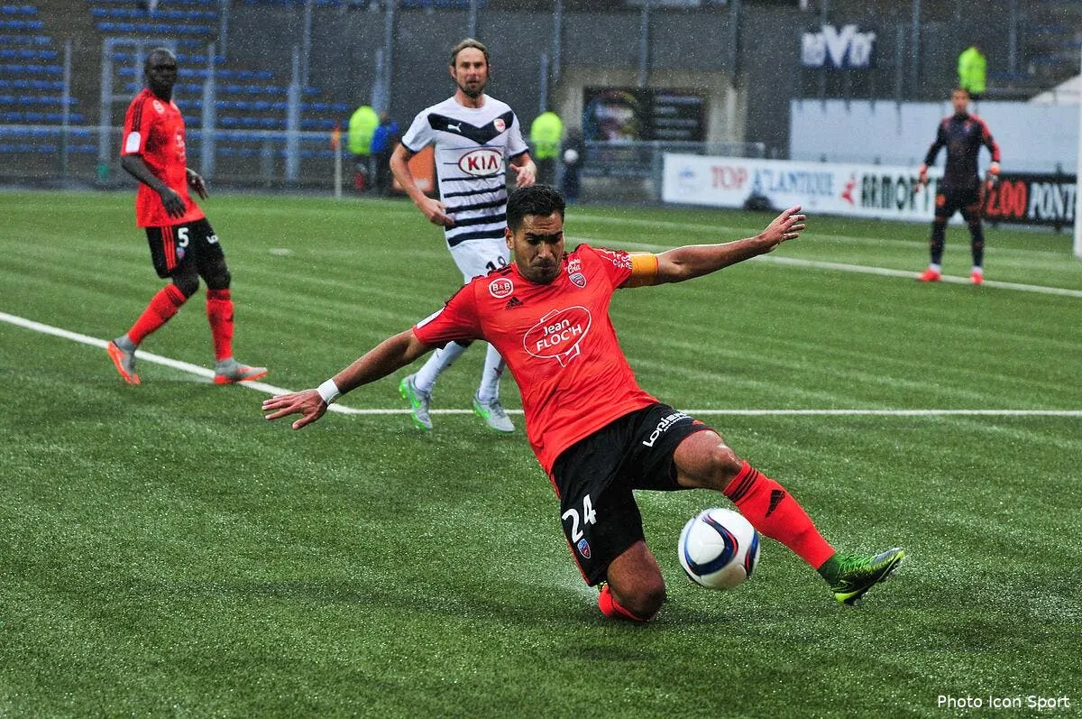 un imprevu relance la these d un depart au mercato de l ol iconsport leb 041015 01 05130961