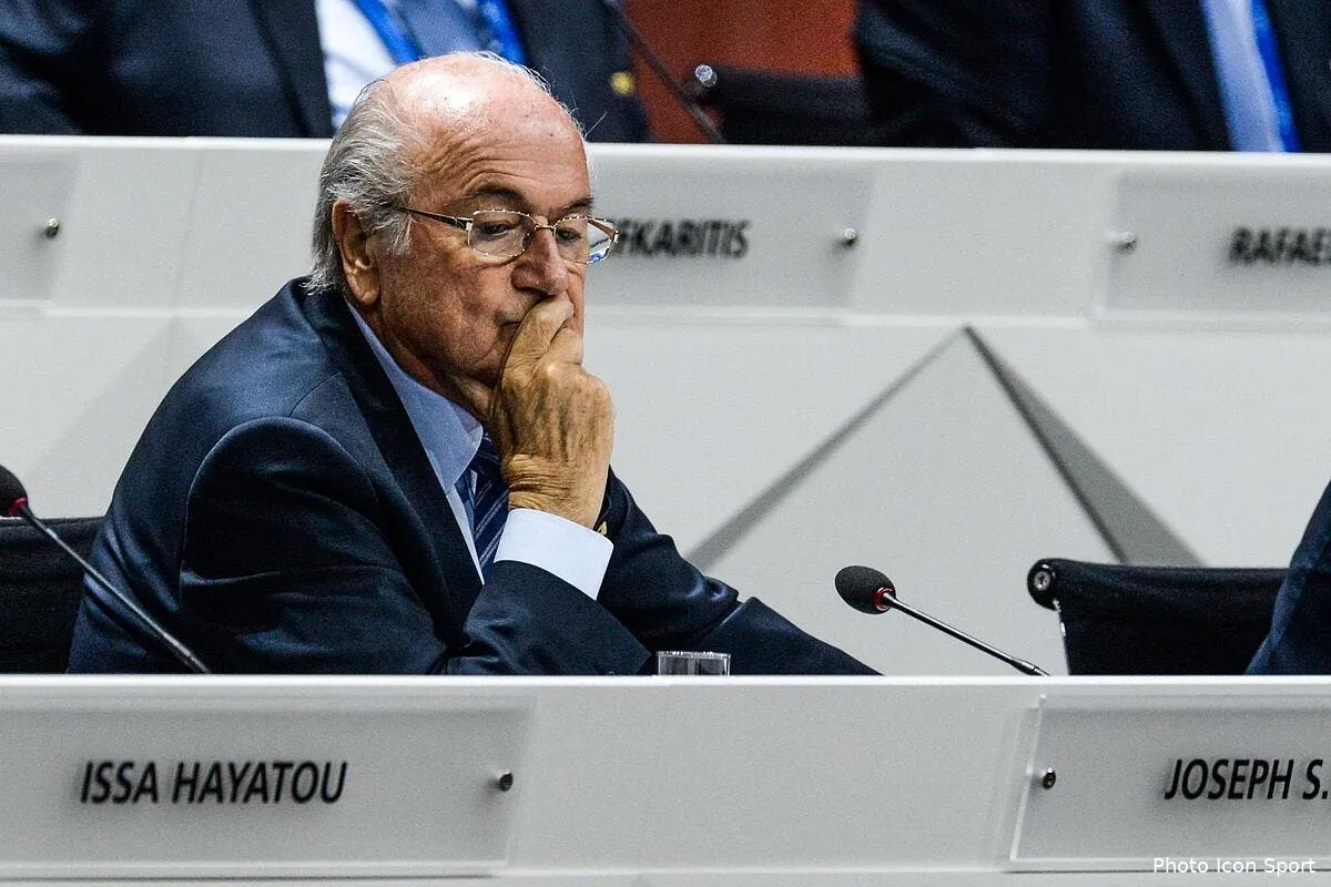 un incroyable coup de tonnerre a la fifa avec blatter iconsport pho 290515 09 06113717