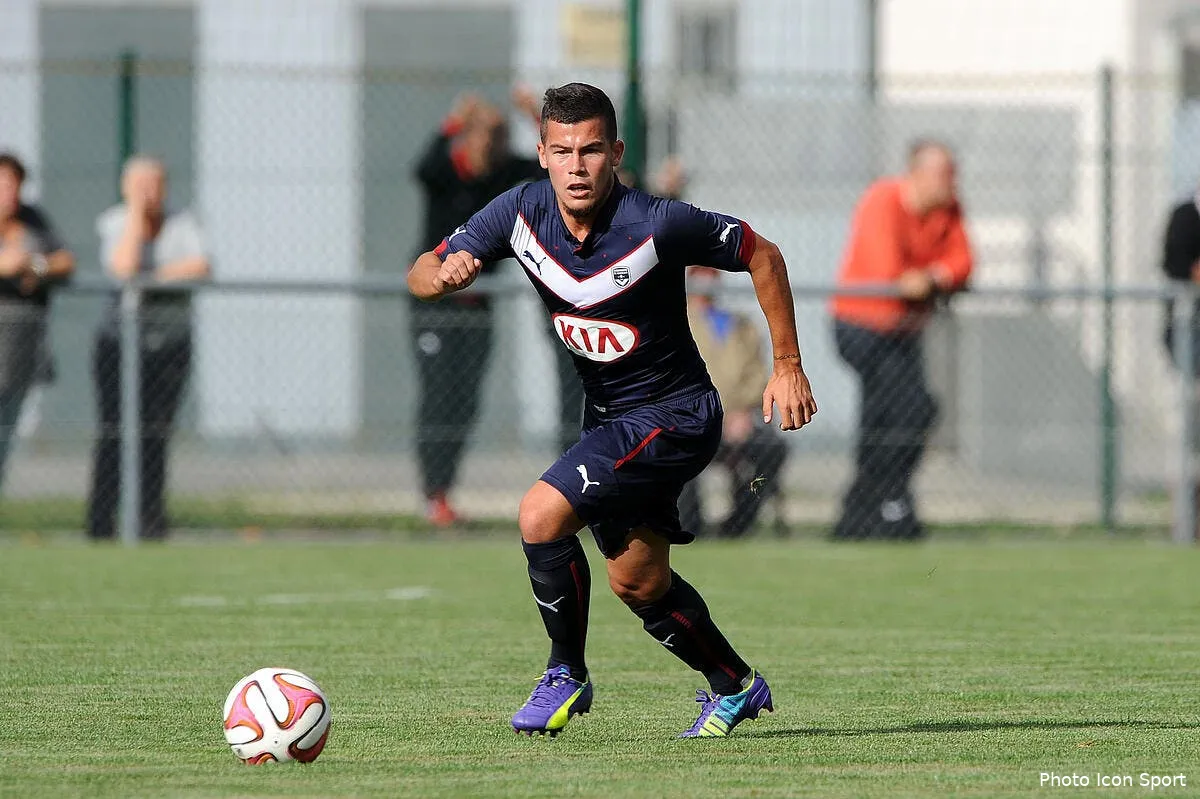 un jeune de bordeaux chasse sa premiere minute en l1 badin93933