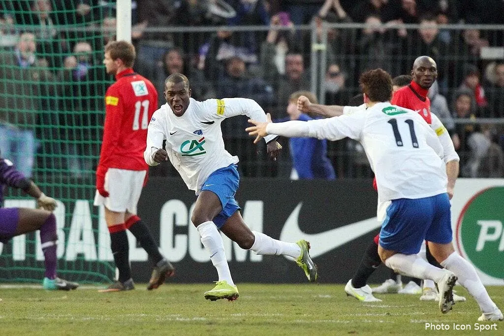 un joueur d agen controle positif face au psg 69475 17469