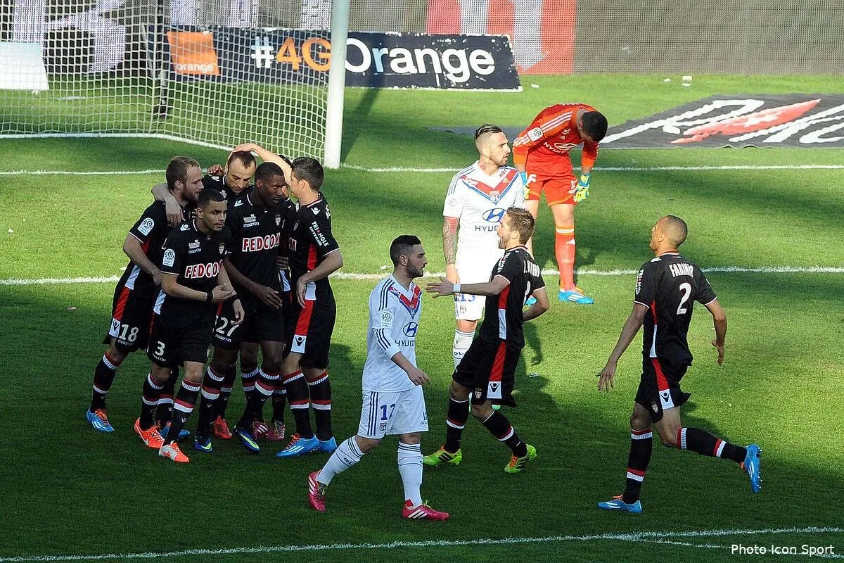 un joueur de l ol allume l arbitre et monaco iconsport jpt 160314 01 1278701