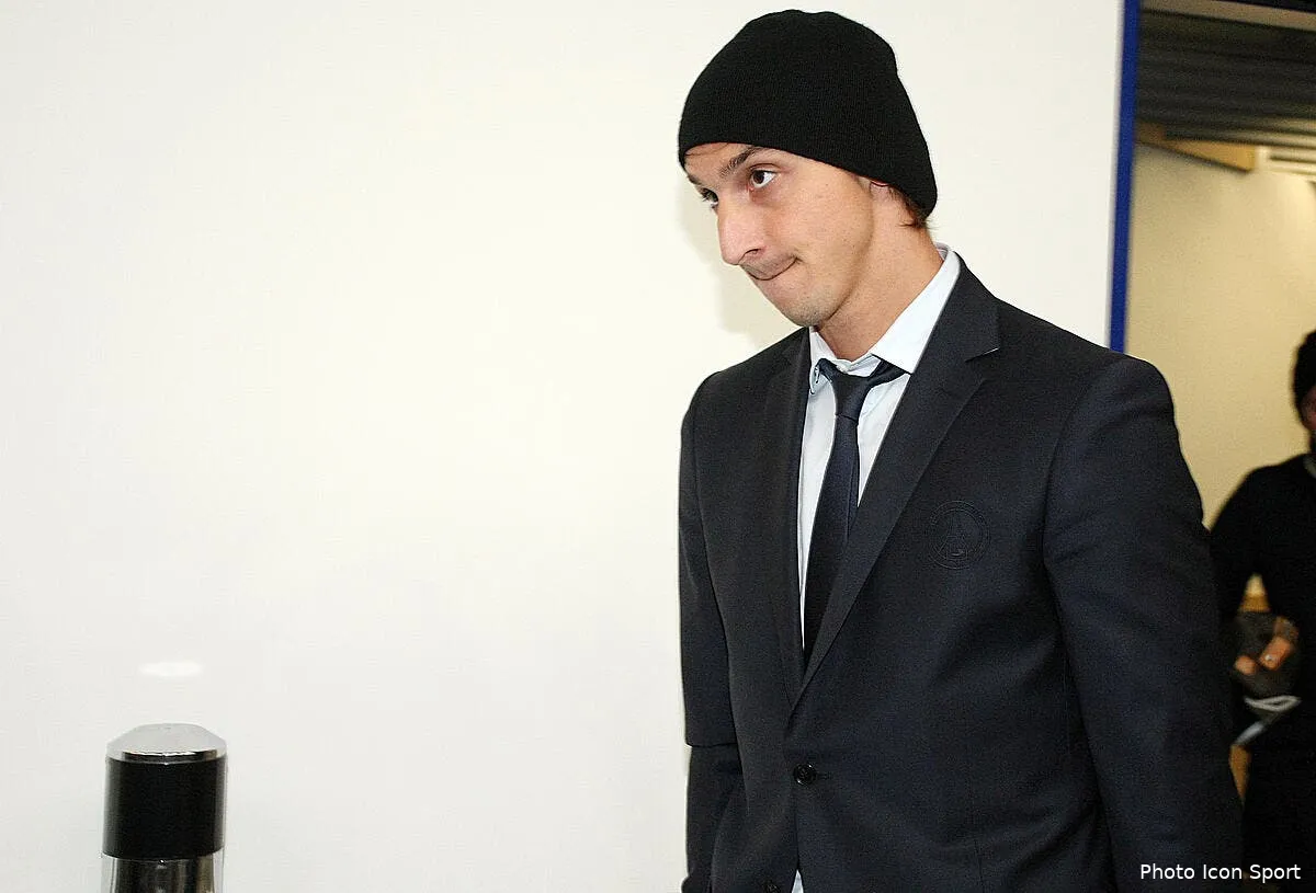 un journaliste de canal se fait calmer par zlatan ibrahimovic iconsport pix 231012 01 1543435