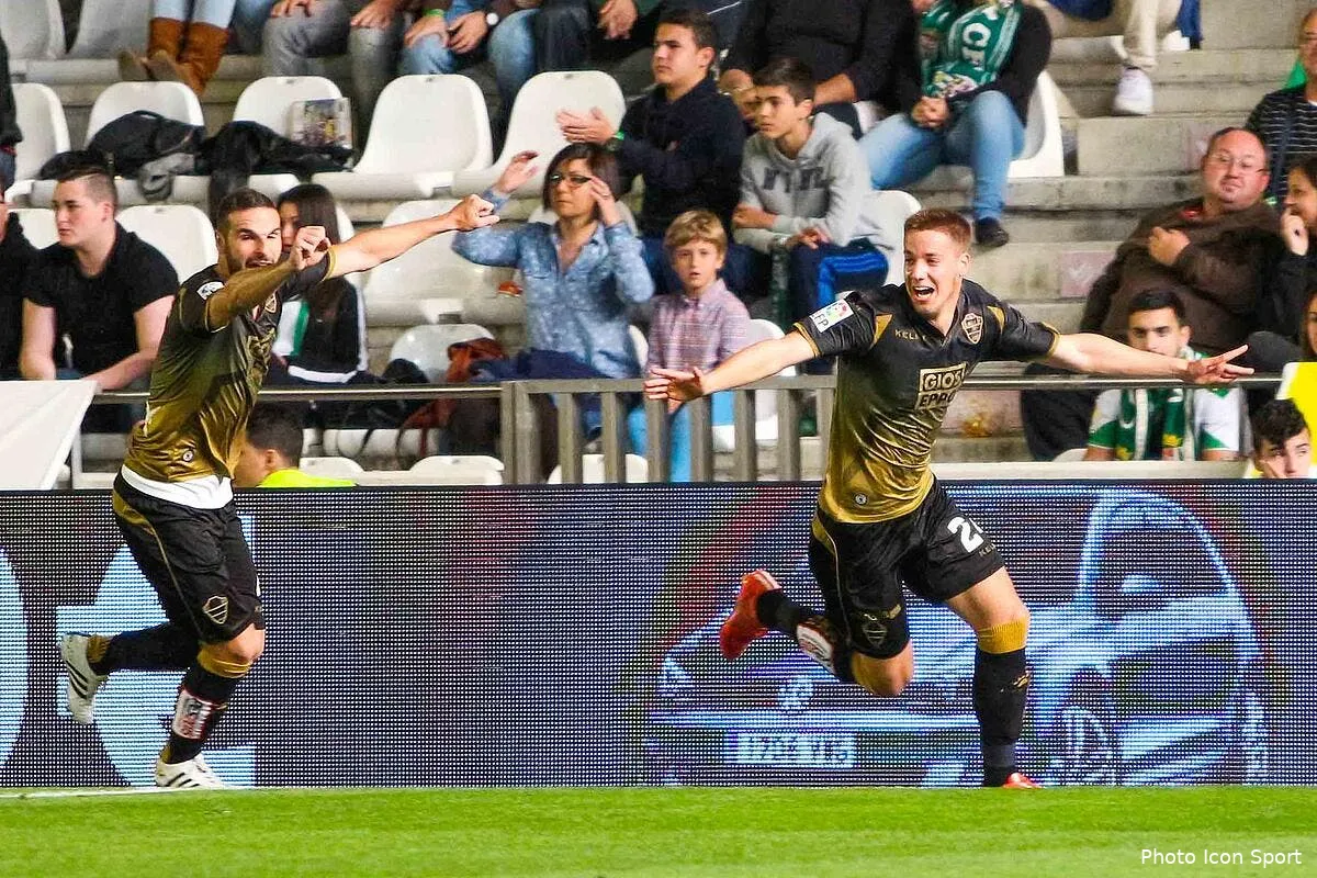 un milieu de chelsea arrive a monaco iconsport mar 120415 09 16115061