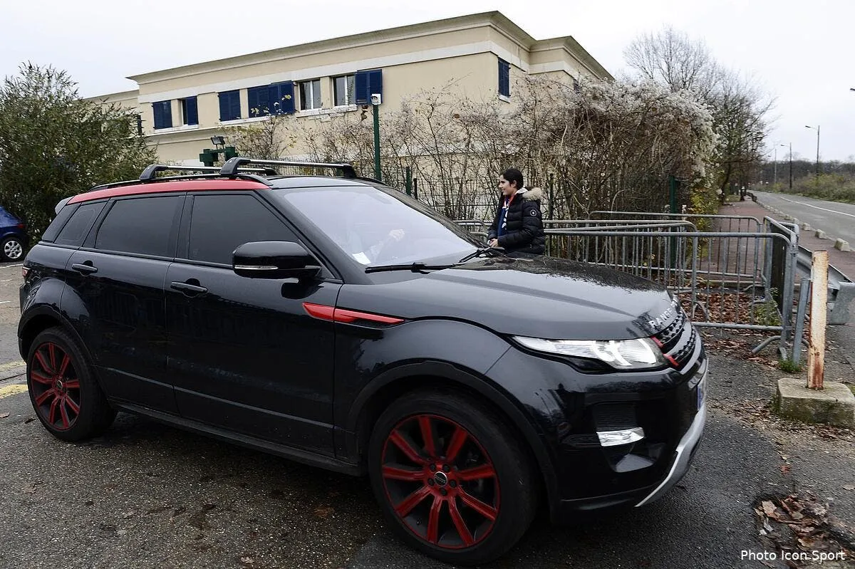 un pastore heureux s enerve avec sa voiture au camp des loges iconsport por 051212 99 2745901