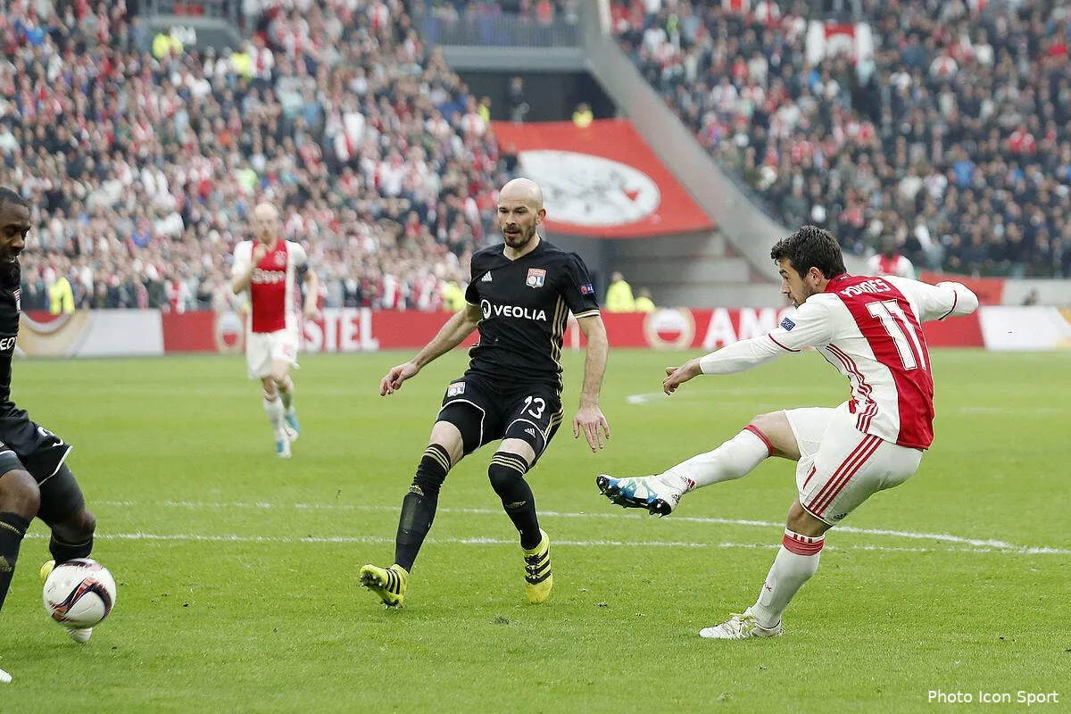 un pauvre ol sans defense se fait lessiver par l ajax iconsport ms 7717430178782