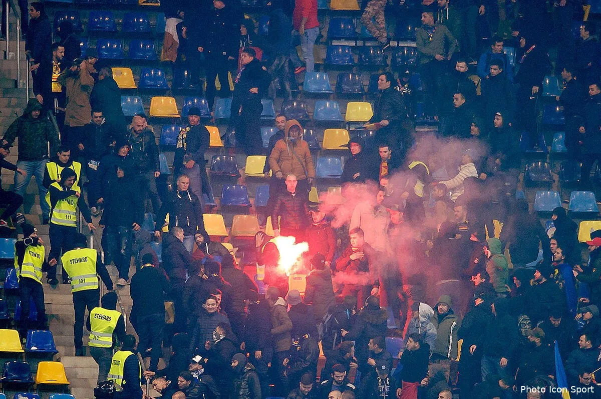 un petard eclate aux pieds de lewandowski iconsport nwp 111116 05 07160734