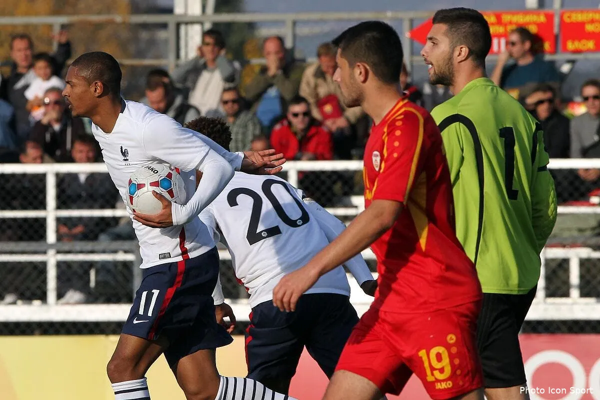 un point avec le coeur pour les bleuets en macedoine iconsport vuj 151115 52 55125627