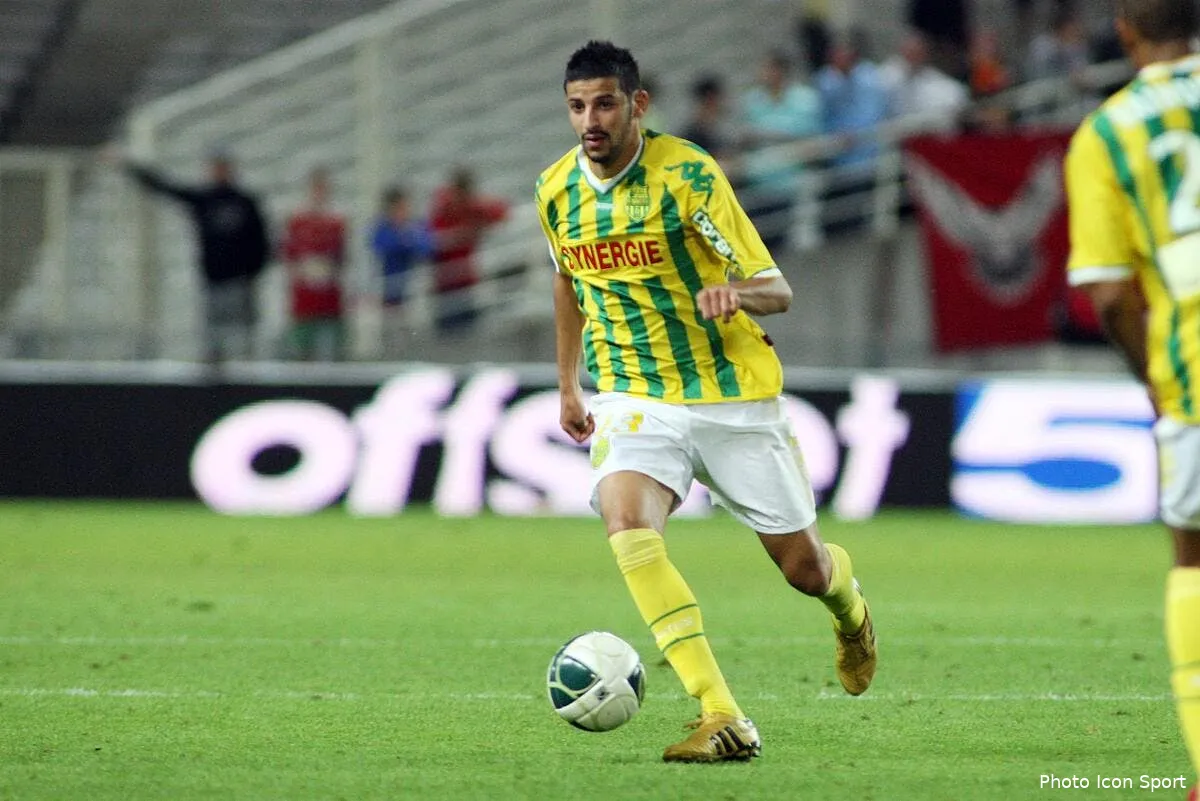 un pro du fc nantes joue en cachette et frappe un arbitre iconsport fre 090810 74 0833870