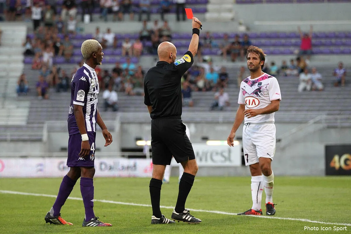 un rouge qui ne tache pas trop a bordeaux iconsport blo 170813 02 0163575