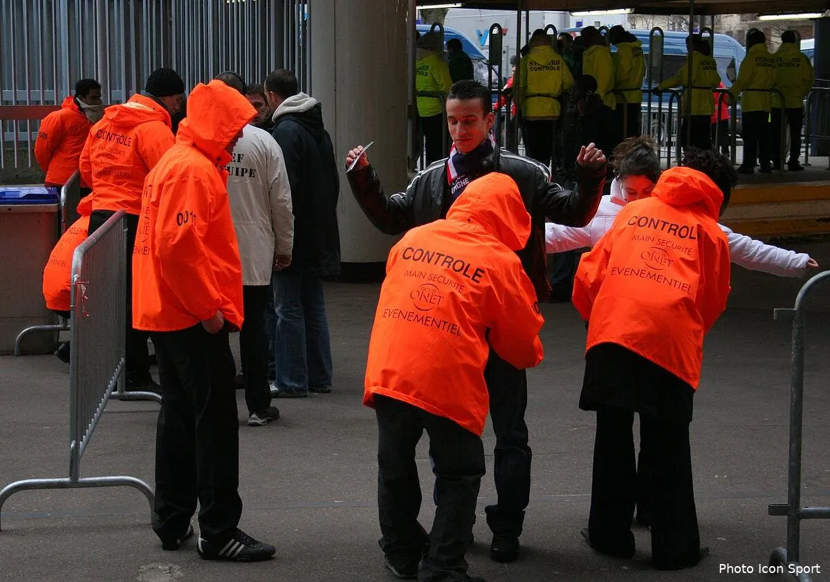 un stadier nicois interpelle lors du fight avec les supporters du psg iconsport win 050306 02 0731119