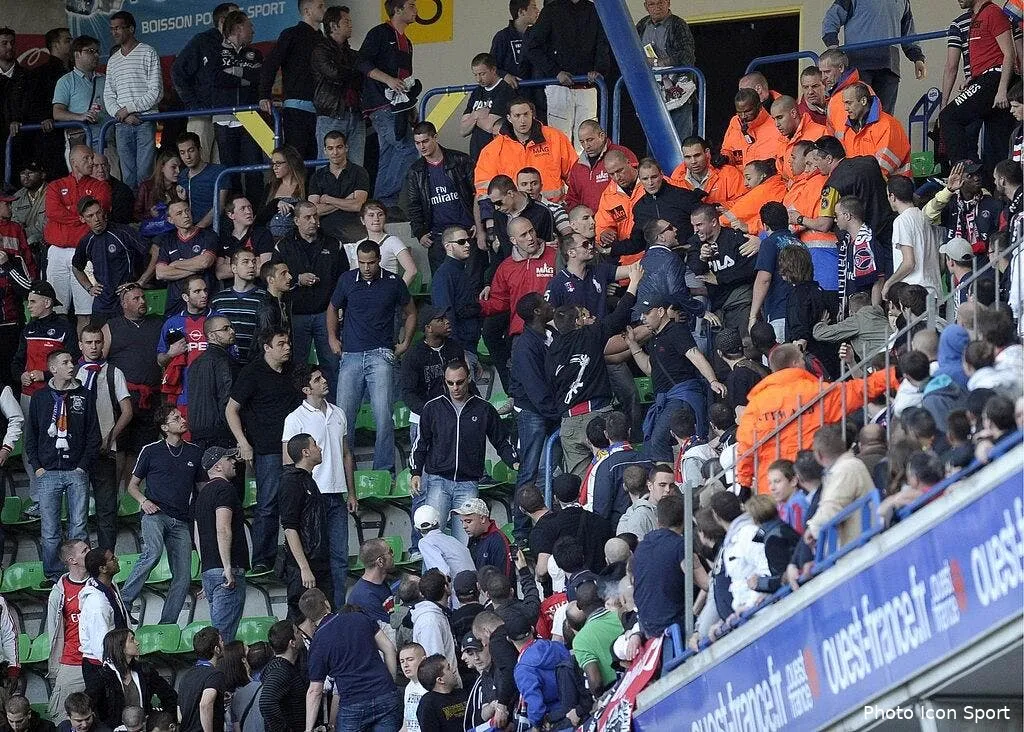 un steward du psg porte plainte contre un supporter 69965 17883
