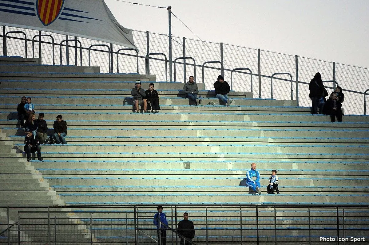 un velodrome vide pour om ajaccio iconsport pet 020512 06 0879959