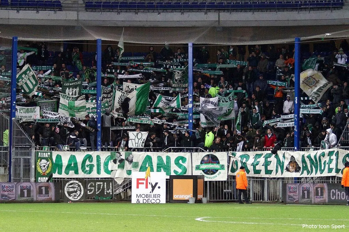 une charge venue de brest contre les supporters stephanois iconsport con 020213 05 8851143