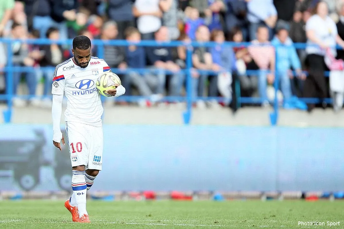 une clause a 360 000 euros dans le contrat de lacazette a l ol iconsport vmi 090515 23 21114221
