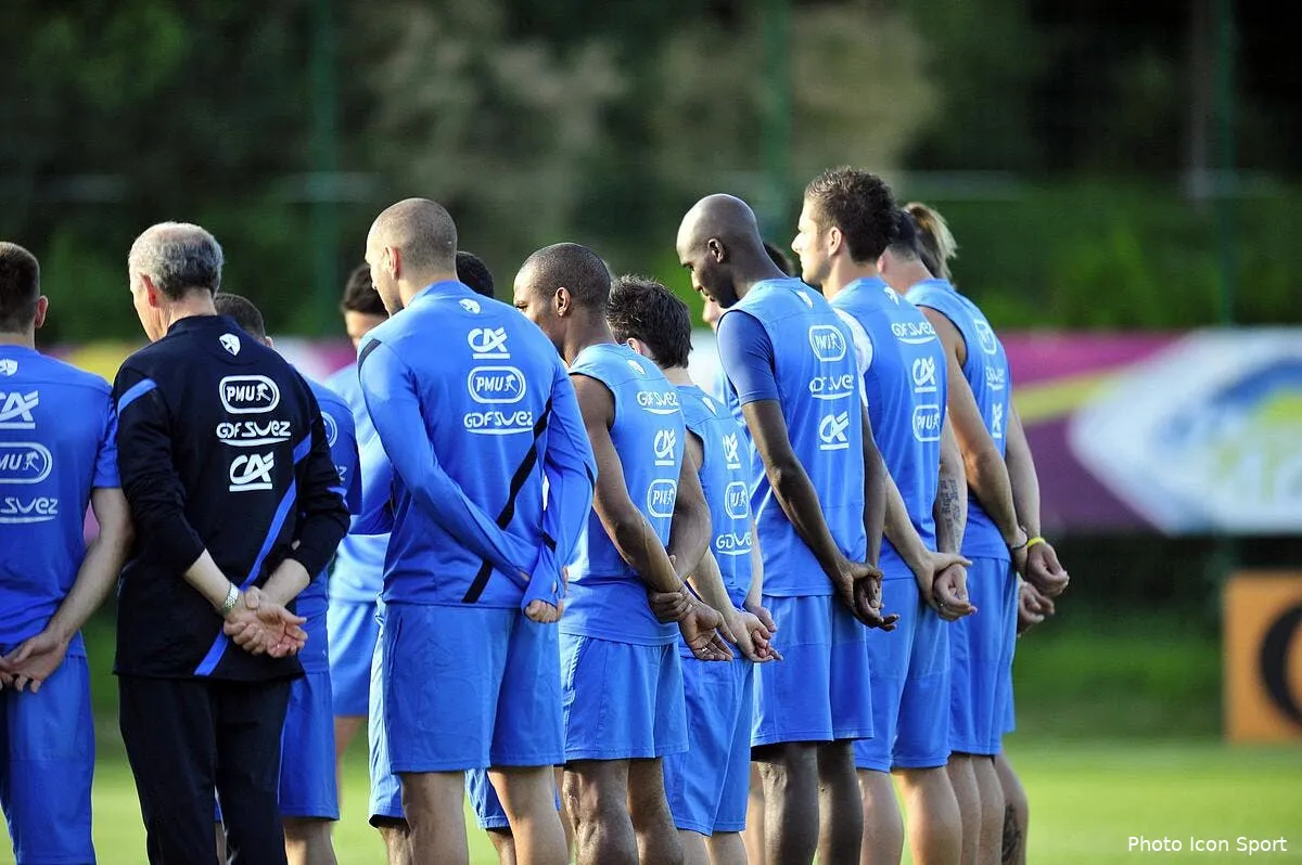 une minute de silence avant france suede en memoire de thierry roland iconsport noe 160612 444 5236349
