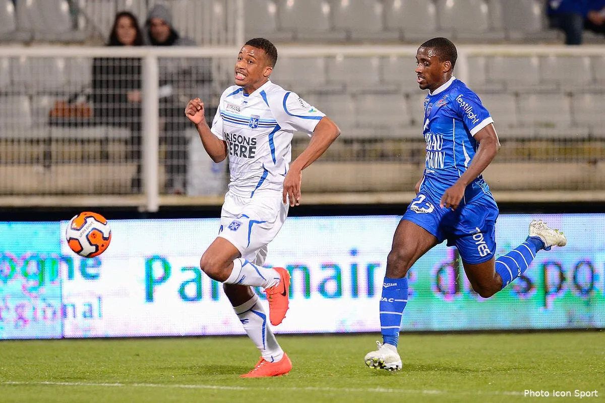 une pepite de l ol n est pas pressee de rentrer iconsport por 280314 08 0483515