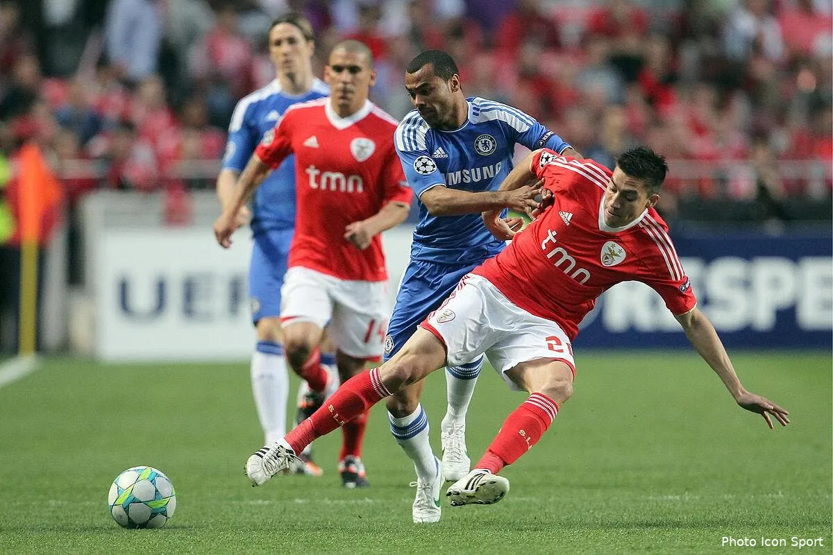 une petite folie du psg pour ashley cole iconsport rod 270312 99 1333027