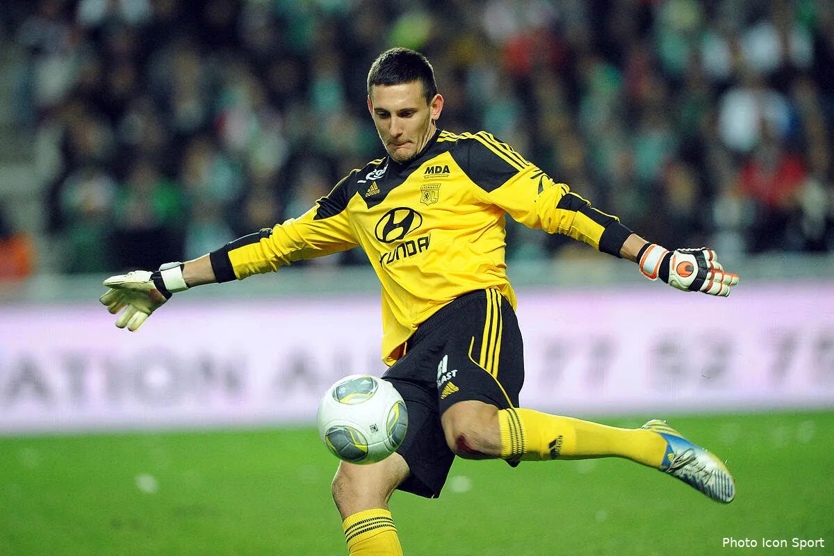 une petite valse chez les gardiens de l ol iconsport jpt 101113 20 9882579