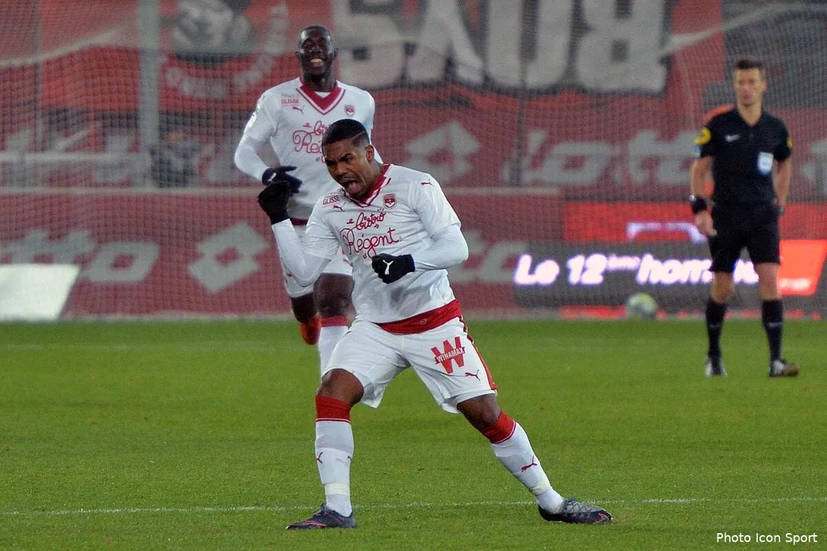 unfp le chef d oeuvre de malcom plus beau but de la saison iconsport icon poy 011217 01 12218803