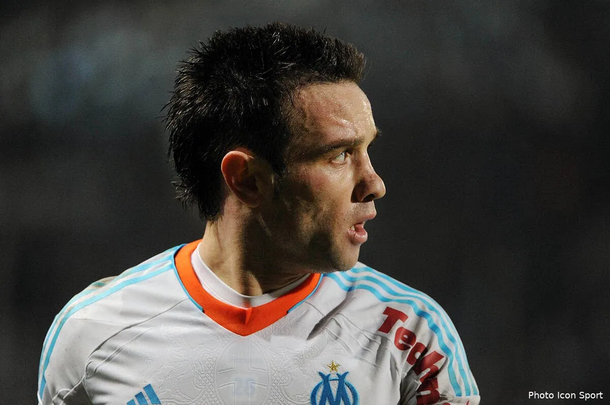 valbuena n a pas du tout apprecie la petit blague de pierre menes iconsport pet 231212 63 1549563