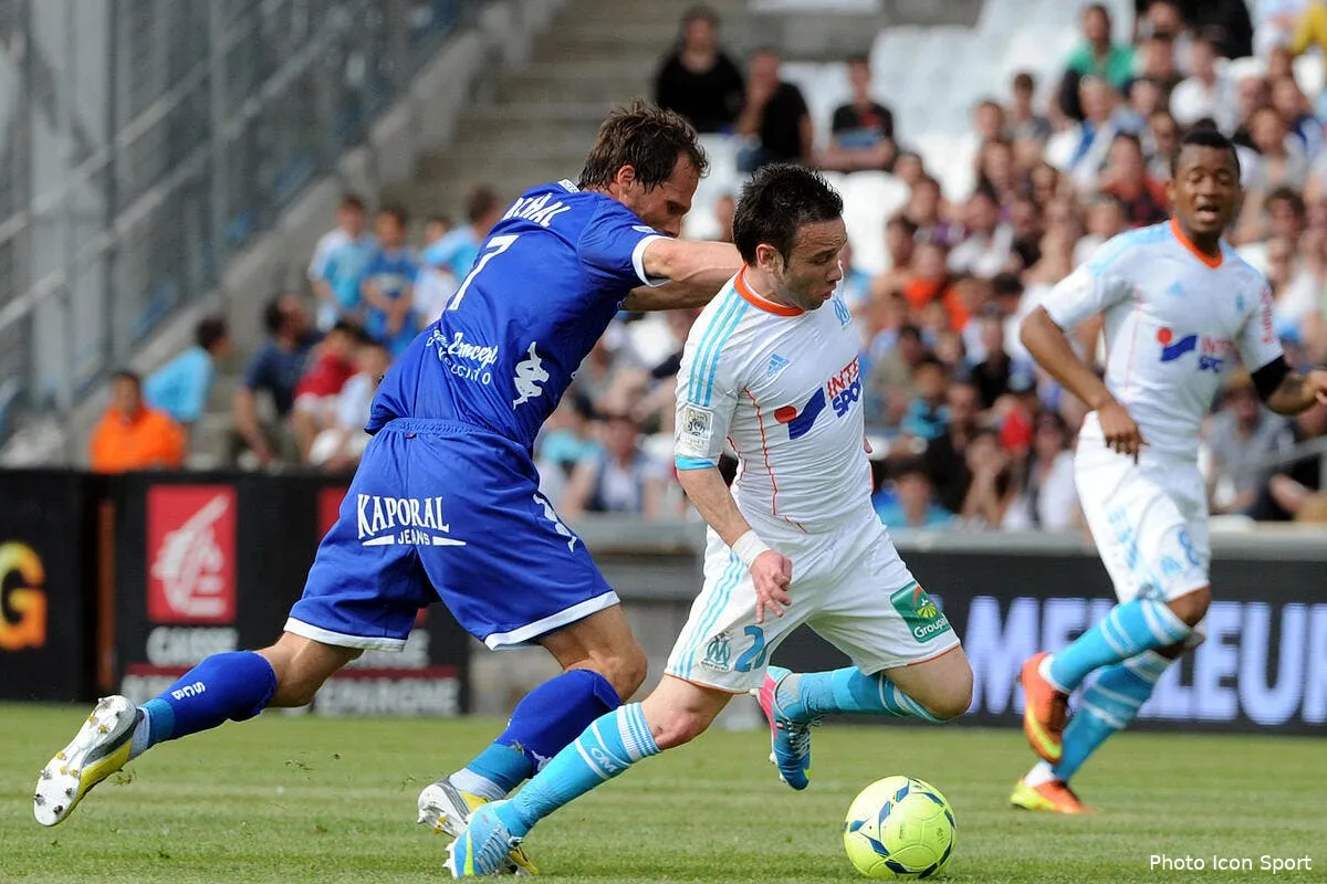 valbuena un homme du match tres heureux pour l om iconsport pet 040513 01 0156255