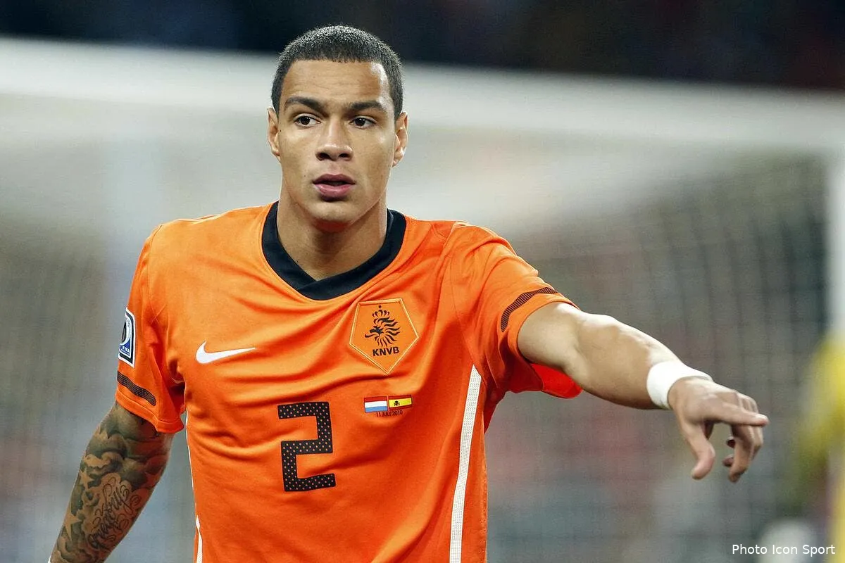 van der wiel pret a rejoindre le psg iconsport apr 110710 77 0439236