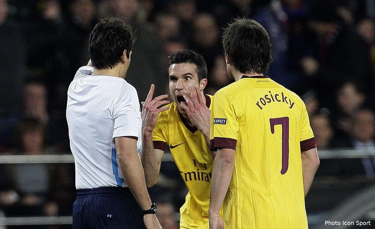 van persie dement toute critique sur le barca et chelsea iconsport pho 080311 21 0520323