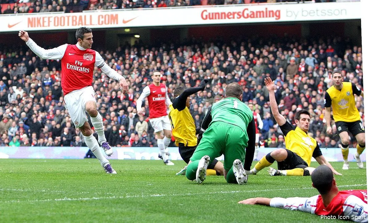 van persie ouvre la porte au real madrid iconsport cam 040212 01 1430973