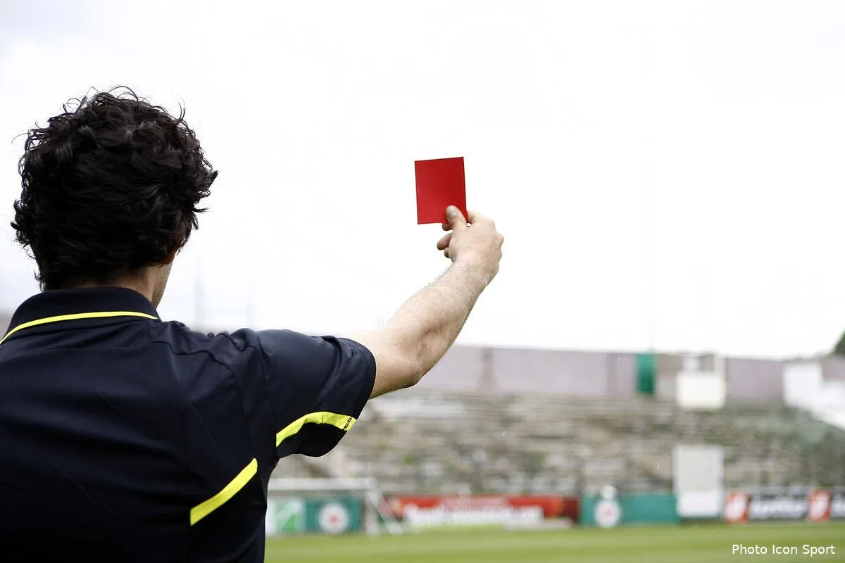 video 28 matchs de suspension pour un tacle iconsport noe 250510 01 6077967