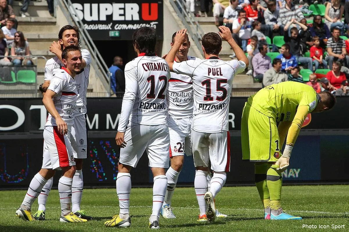 video accueil de feu pour les nicois a l aeroport iconsport vmi 050513 03 1256387