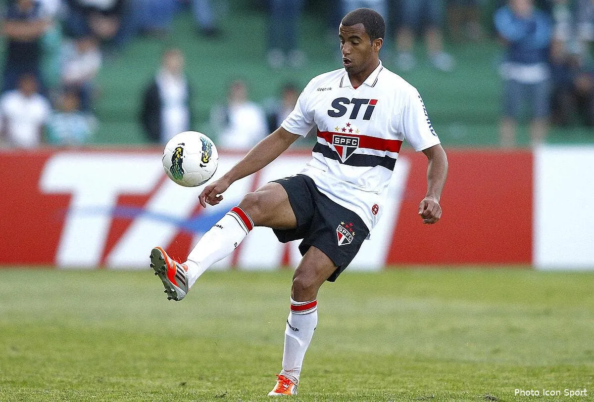 video avant le psg lucas moura cartonne avec sao paulo iconsport ppg 081012 01 2441671