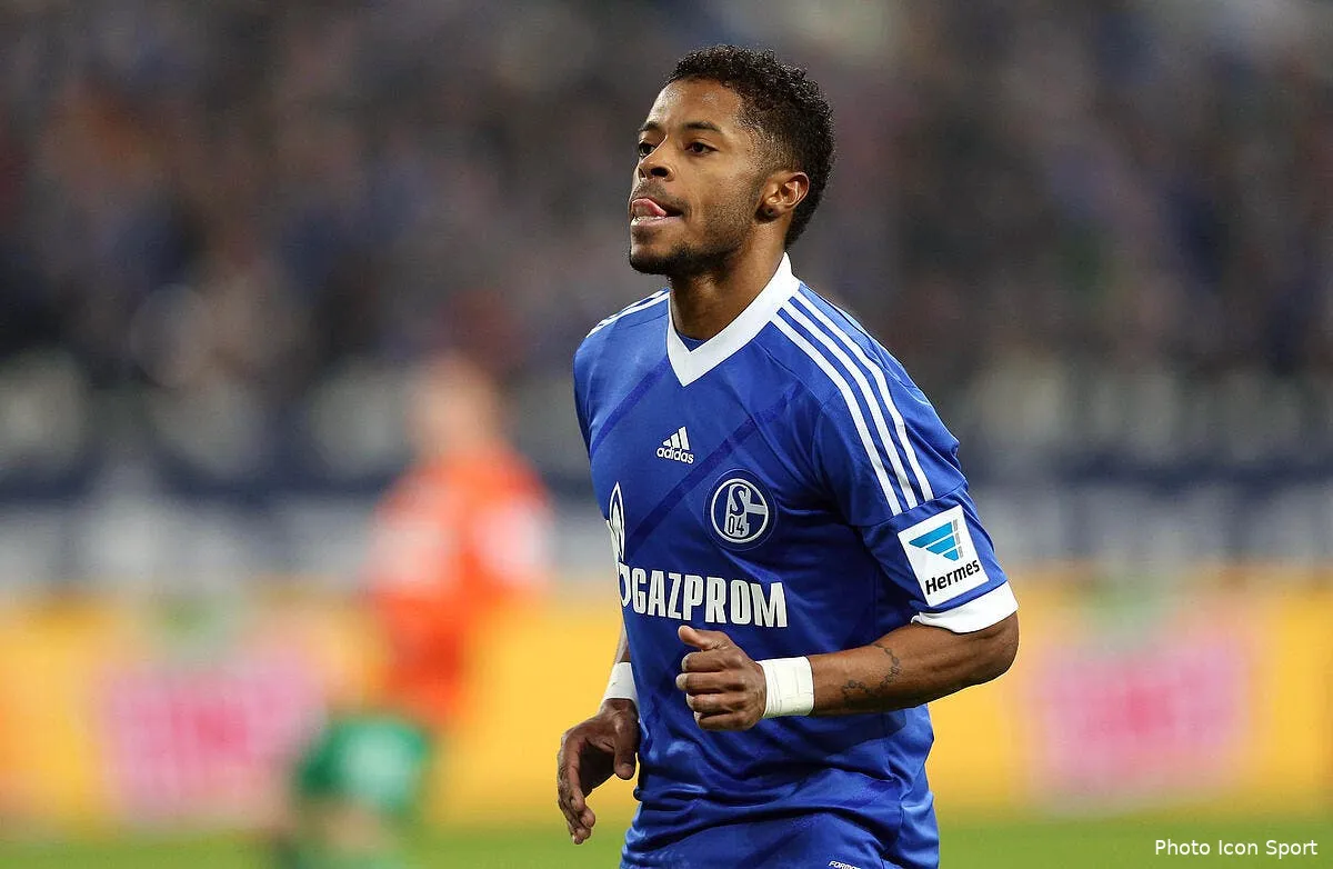 video bastos deja trois buts et un premier double avec schalke 04 iconsport fir 020213 05 0750231