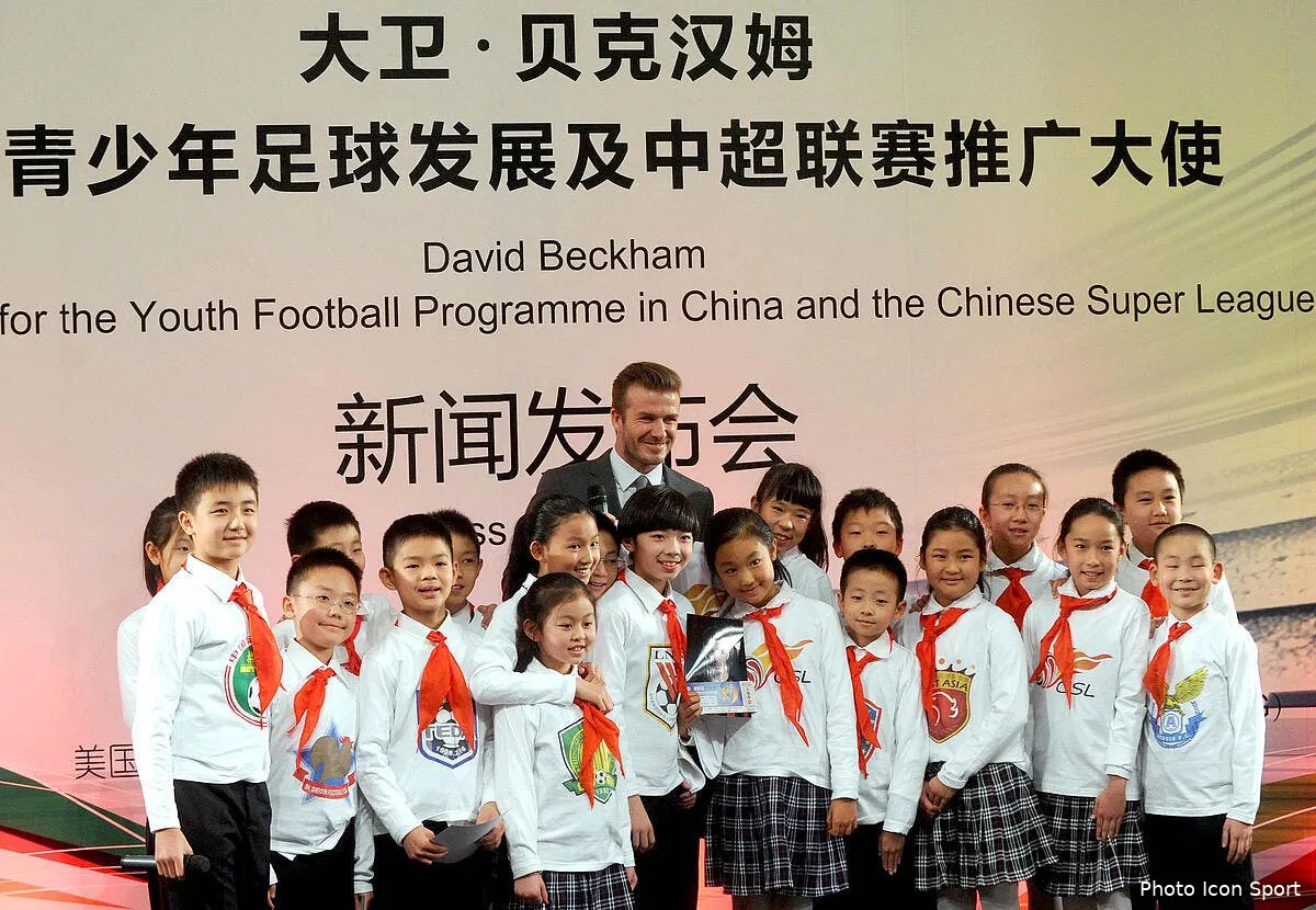 video beckham s entraine en costard avec des enfants chinois iconsport vis 200313 08 0252749