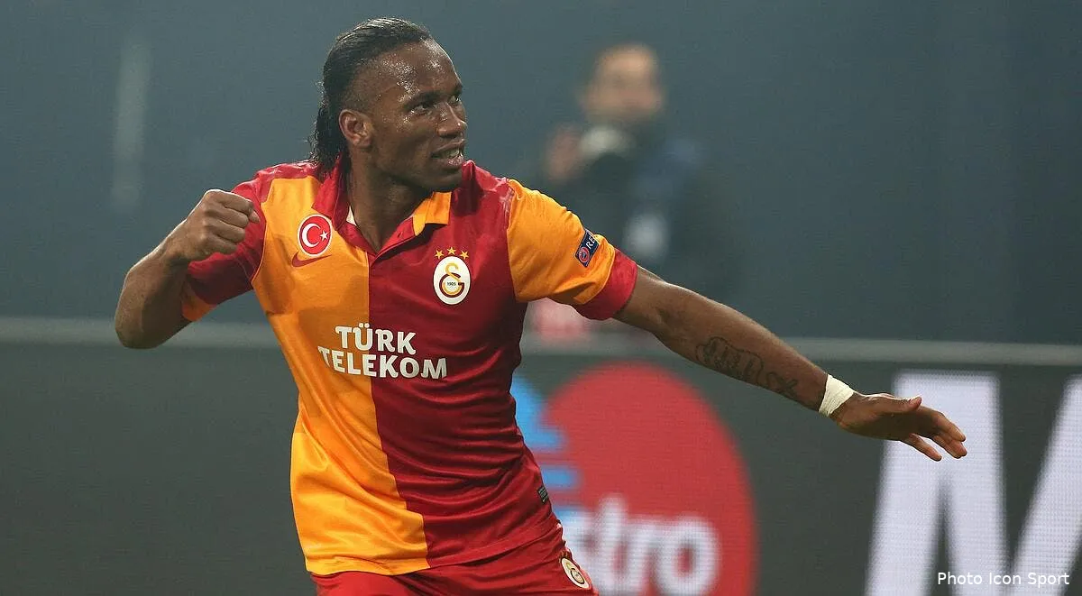 video drogba invente un nouveau genre de but iconsport fir 120313 008 1054057