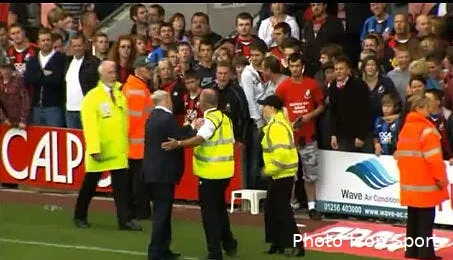 video eddie mitchell fait une aulas enervee en angleterre bournemtouh24585